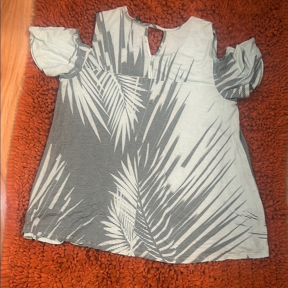 B.L.E.U. Light Blue Sleeveless Cut Out Cold Shoulder Blouse - Picture 5 of 8